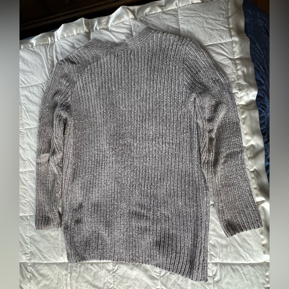 Liz Claiborne Size Medium Chenille Sweater. Very good used condition. Gray color - Picture 3 of 3